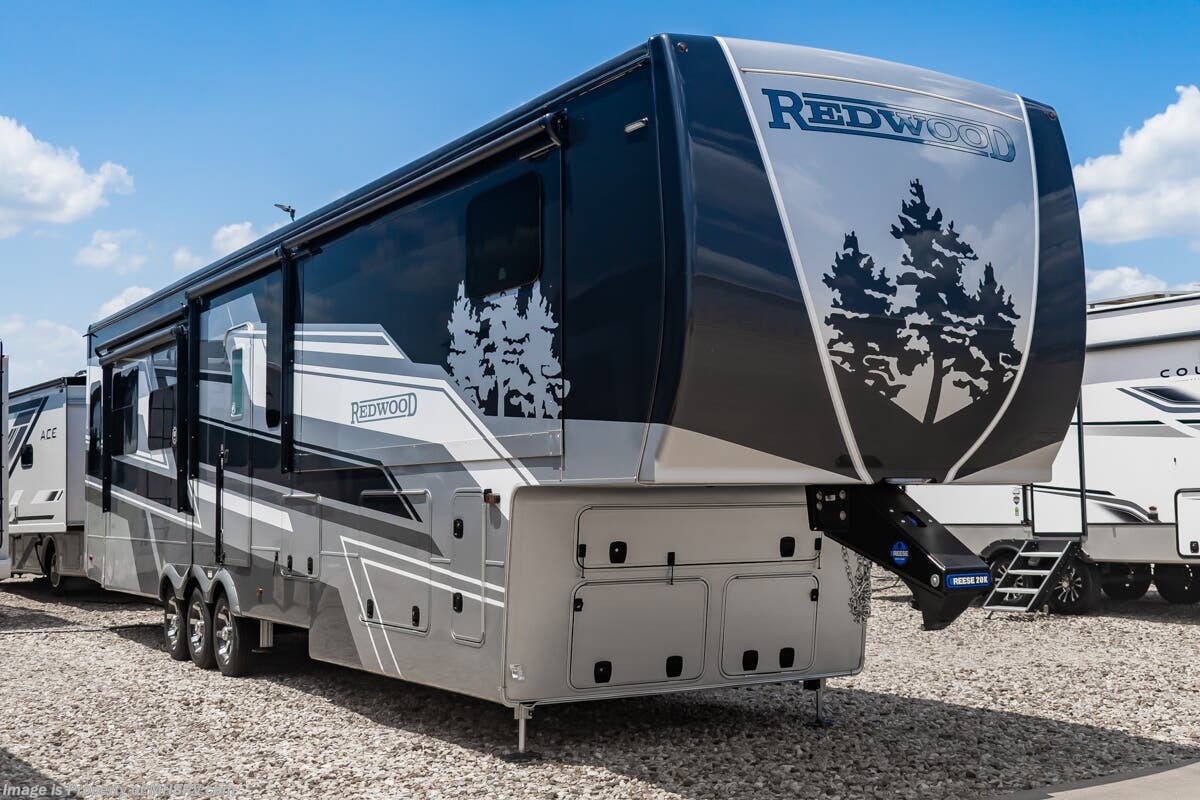 Used 2025 CrossRoads Redwood 412GK available in Alvarado, Texas