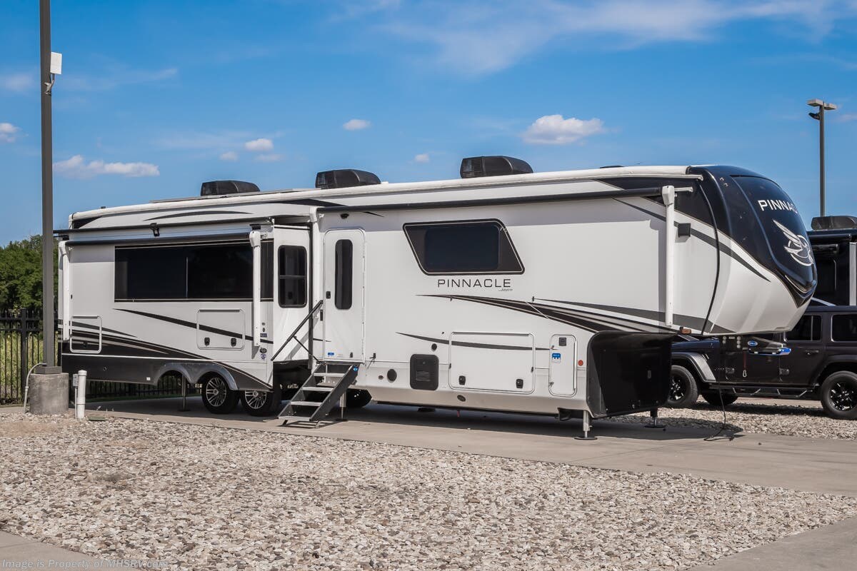 Used 2024 Jayco Pinnacle 38FBRK available in Alvarado, Texas