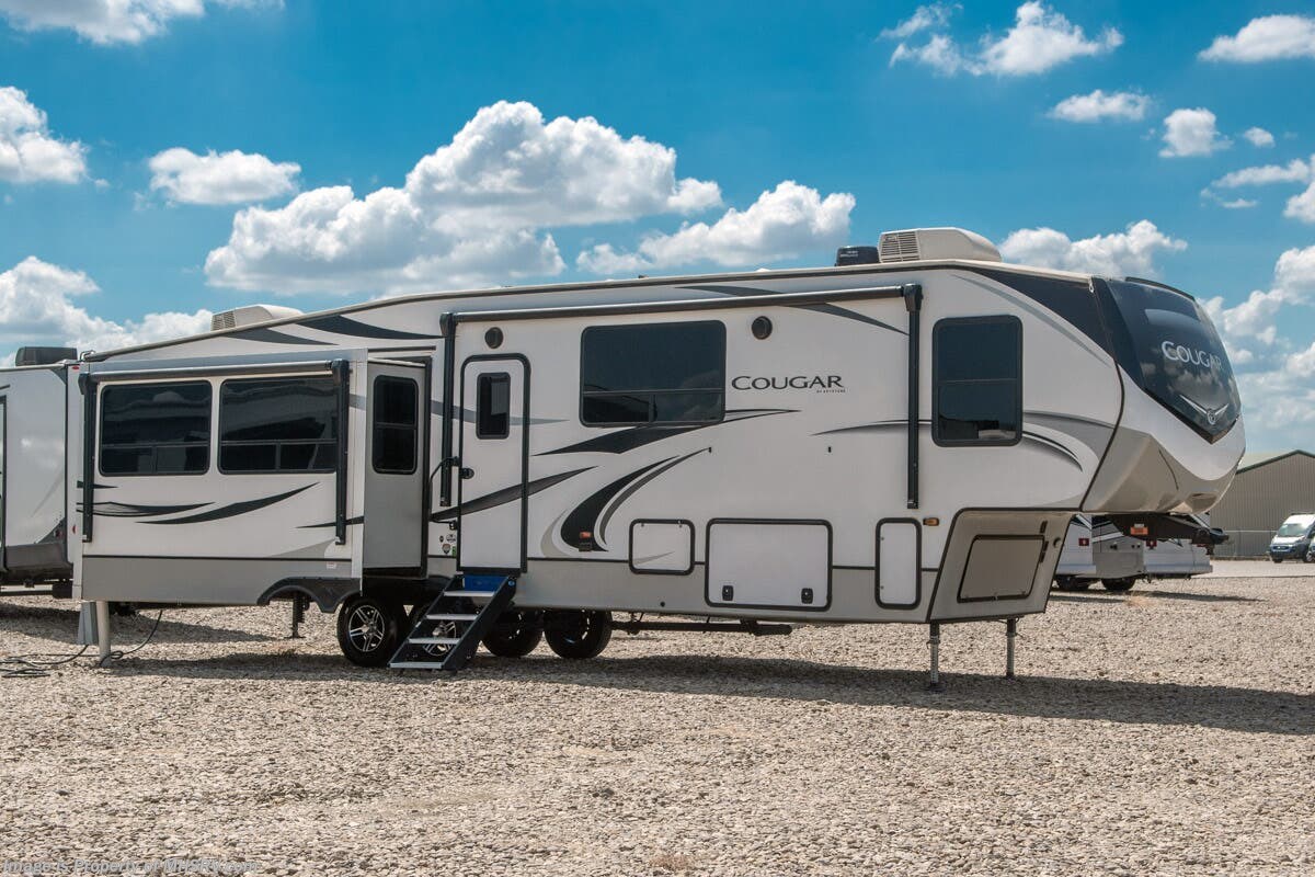 Used 2021  Keystone Cougar 368MBI by Keystone from Motor Home Specialist in Alvarado, TX
