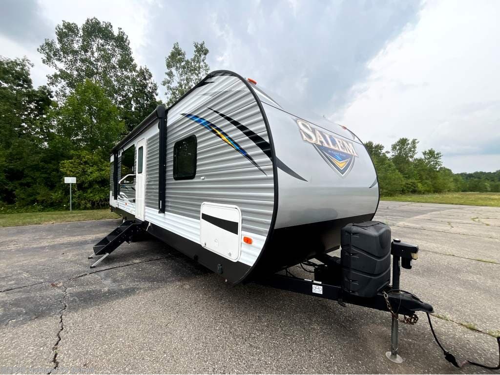 Used 2018  Forest River Salem 27RKSS by Forest River from National RV Detroit in Belleville, MI