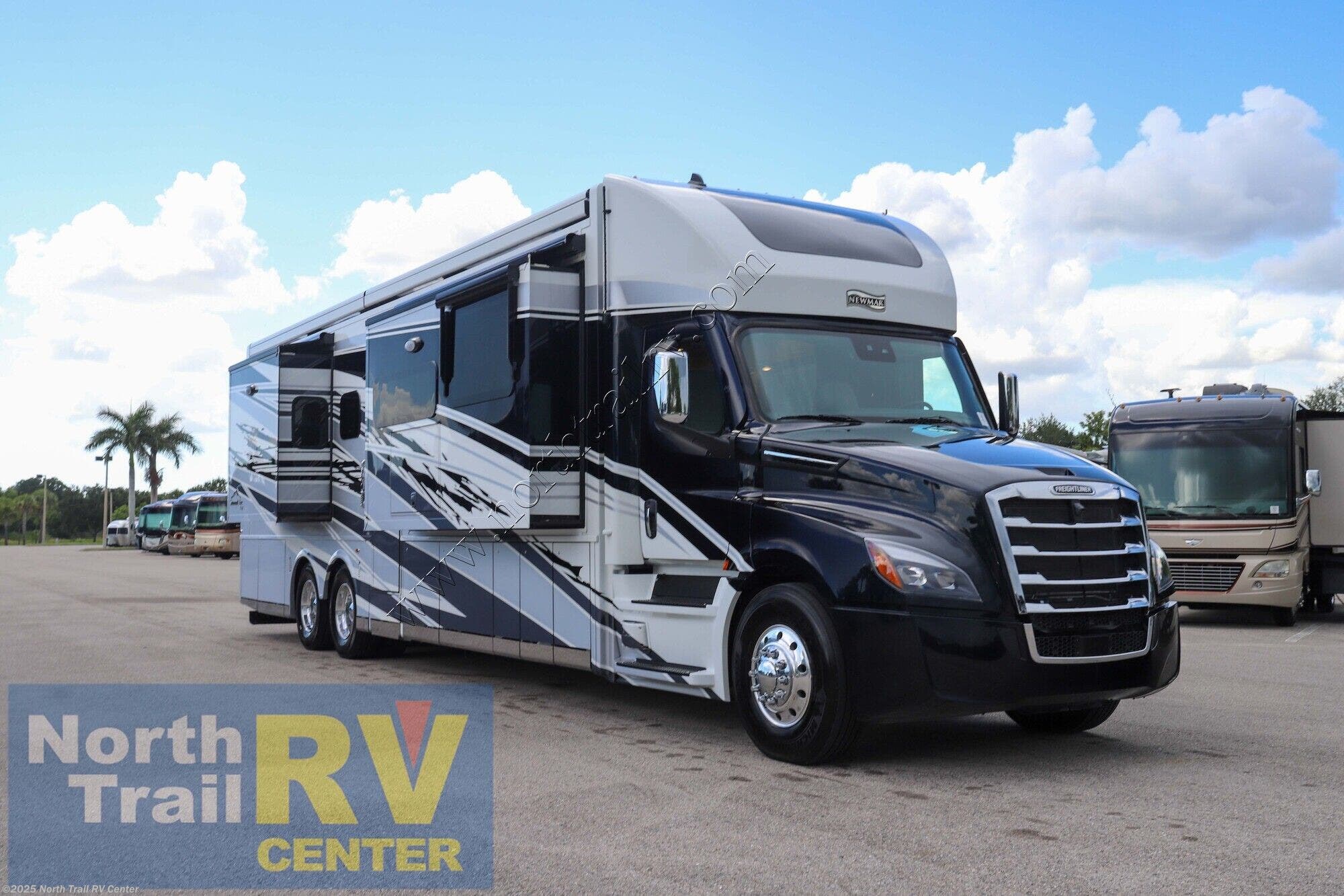 New 2026 Newmar Summit Aire 4505 available in Fort Myers, Florida