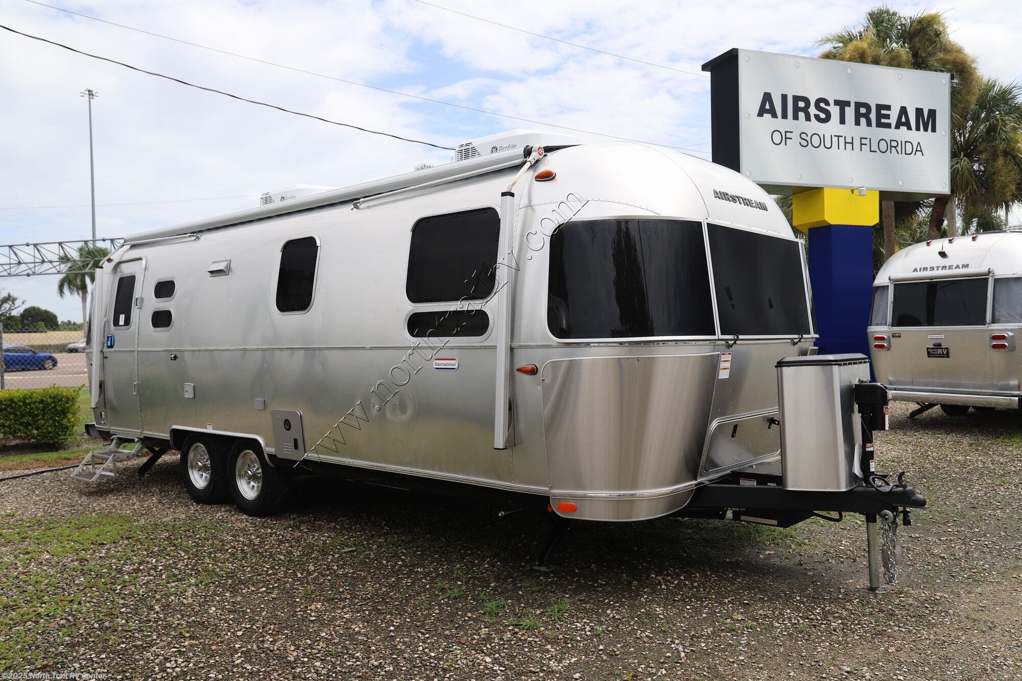 New 2026 Airstream International 27FB available in Fort Myers, Florida