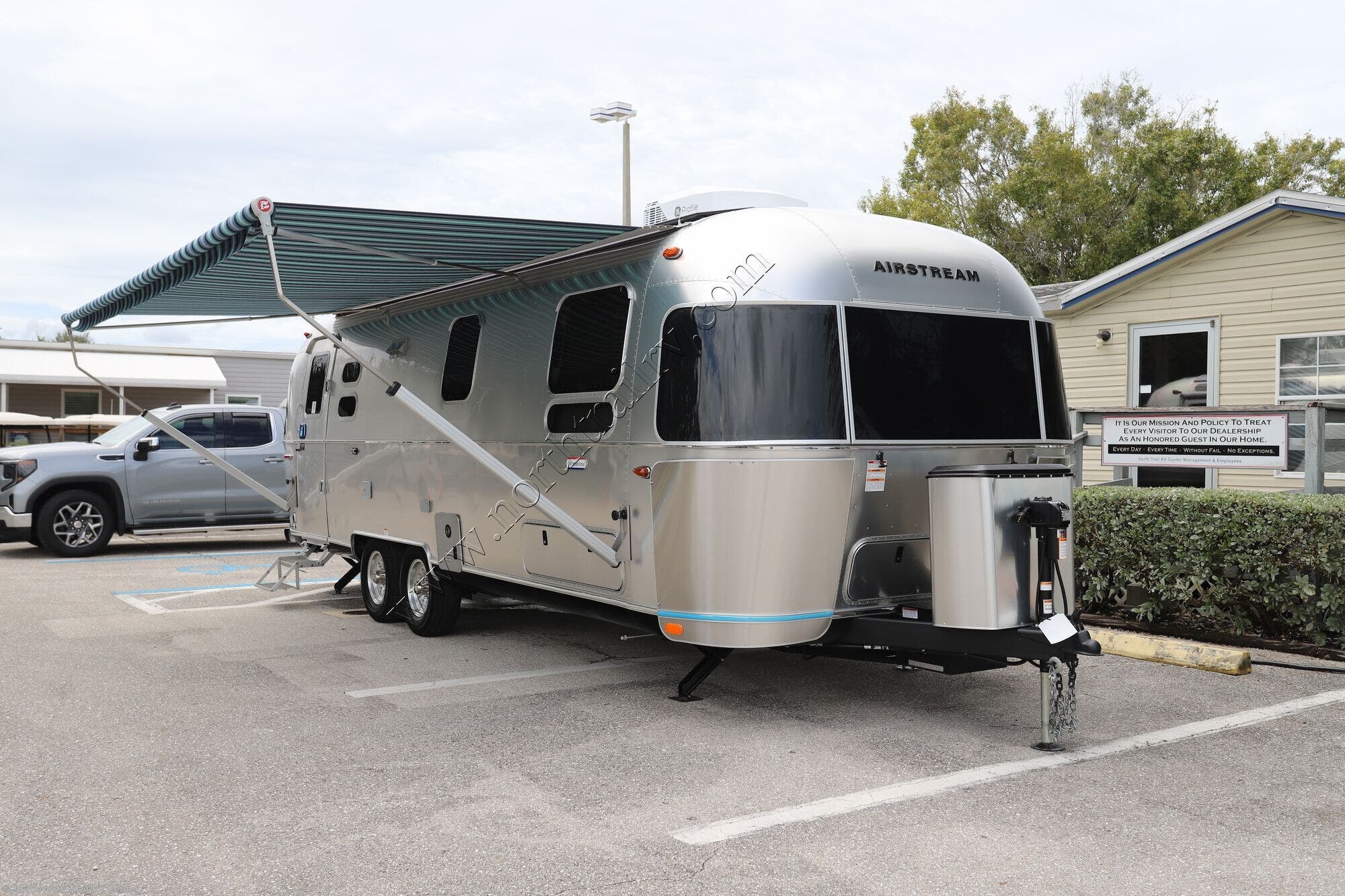 New 2026 Airstream International 27FB available in Fort Myers, Florida