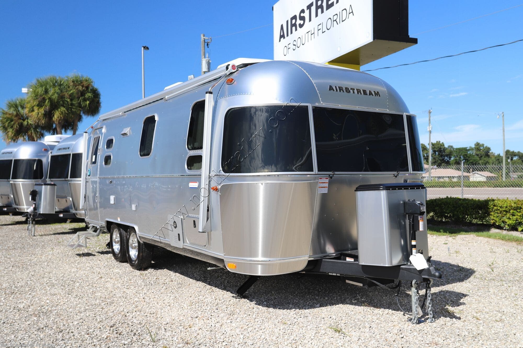 New 2026 Airstream International 25FB available in Fort Myers, Florida