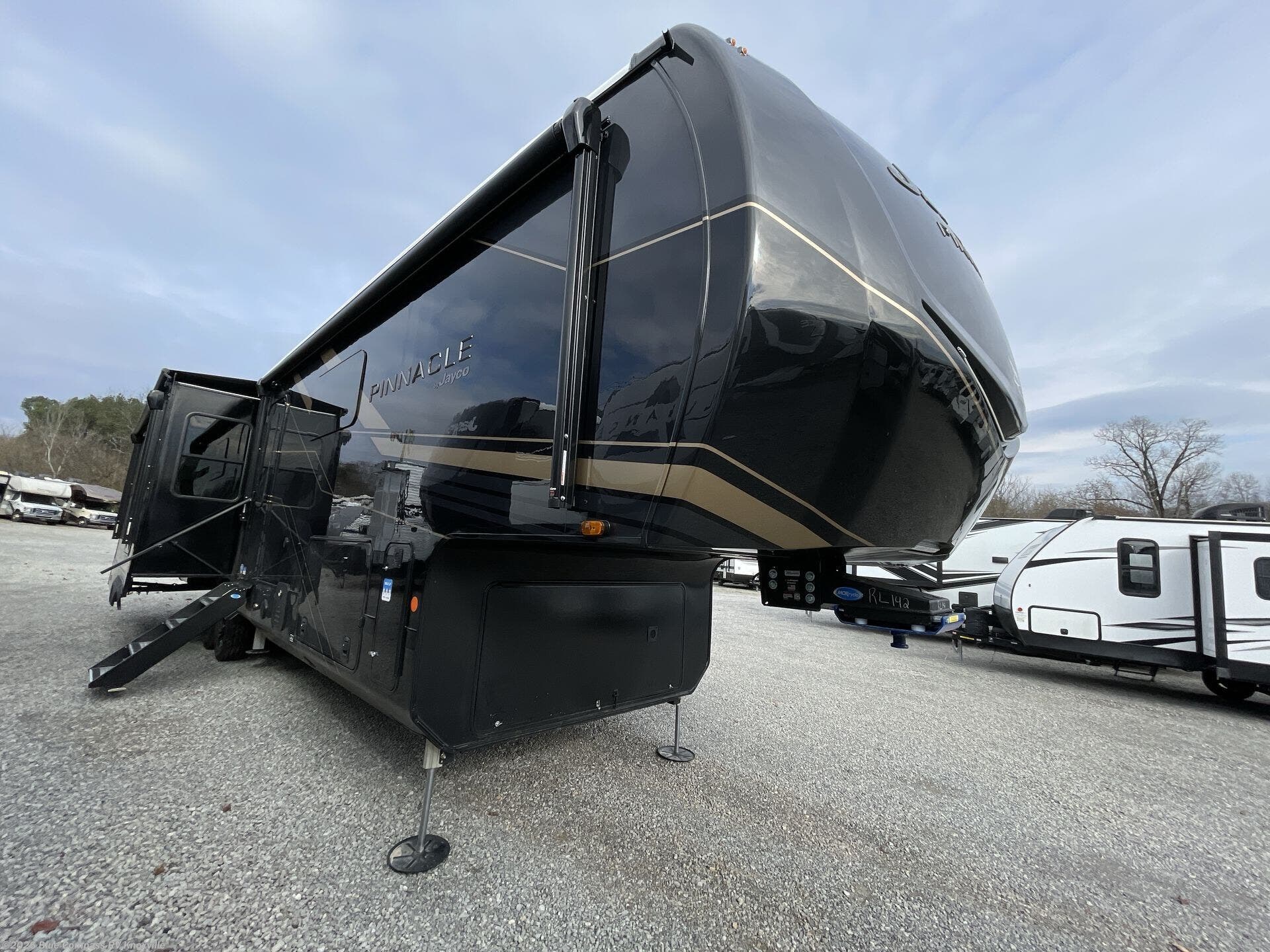New 2026 Jayco Pinnacle 36FBTS available in Louisville, Tennessee
