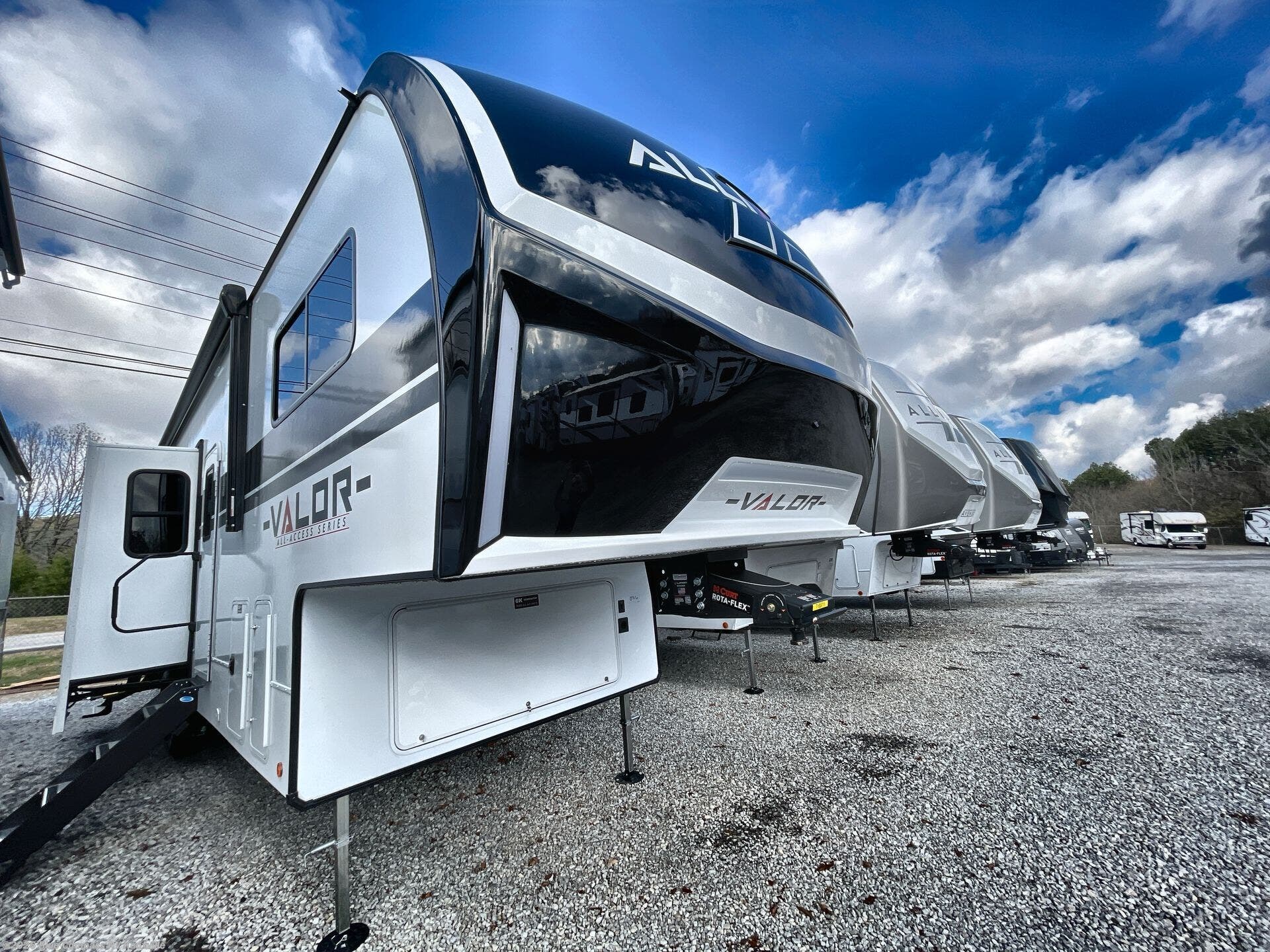 New 2026 Alliance RV Valor All-Access 32A10 available in Louisville, Tennessee