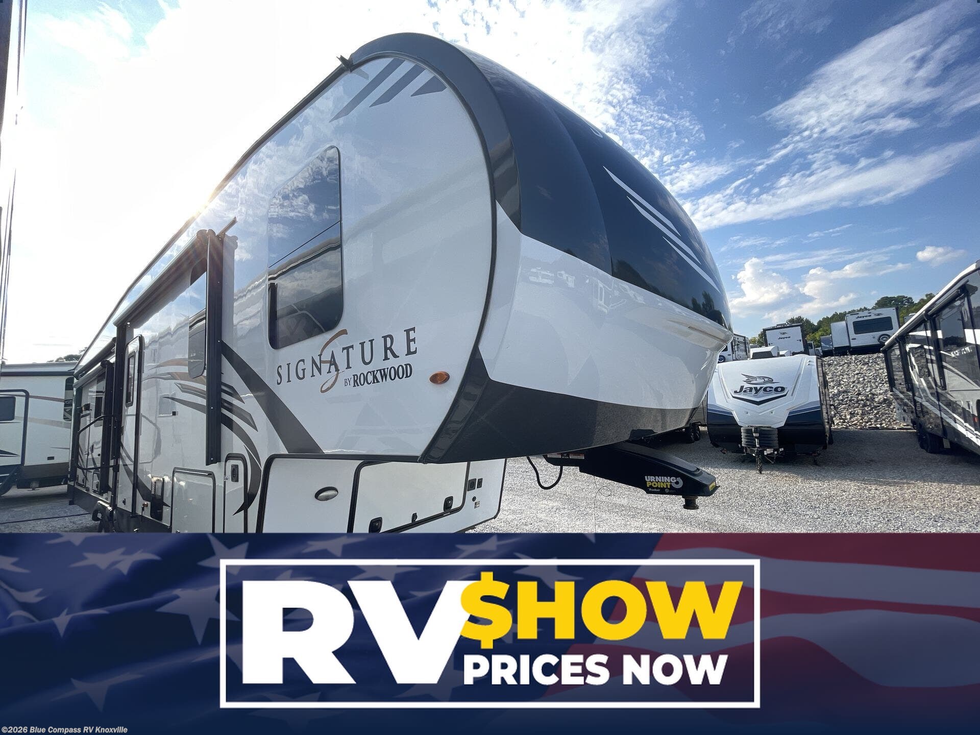 Used 2020  Forest River Rockwood Signature Ultra Lite 8288SB by Forest River from Blue Compass RV Knoxville in Louisville, TN