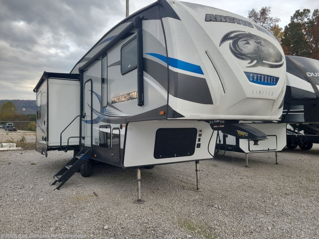 Used 2019 Forest River Cherokee Arctic Wolf 285DRL4 available in Ringgold, Georgia