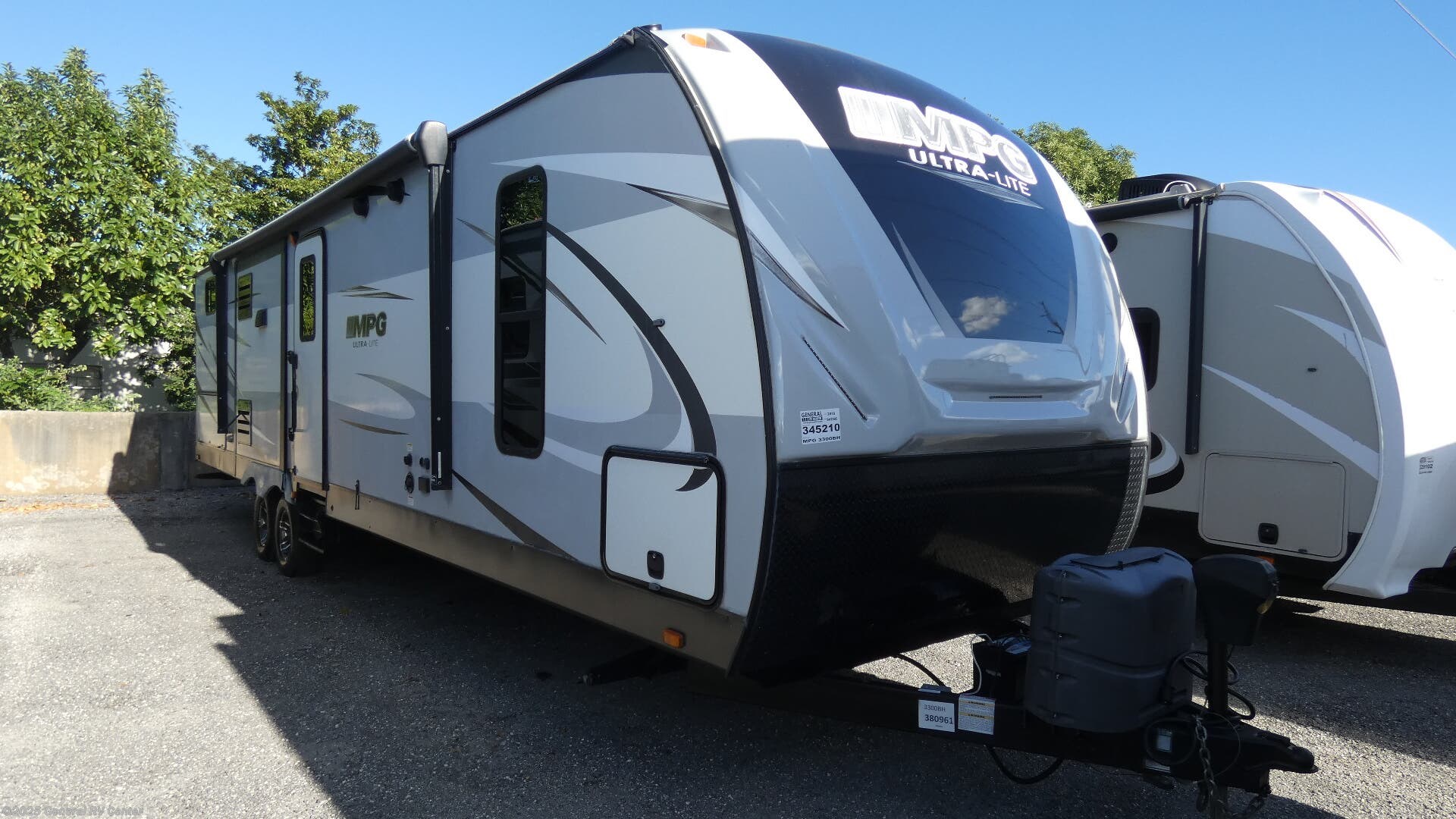 Used 2018 Cruiser RV MPG 3300BH available in West Palm Beach, Florida