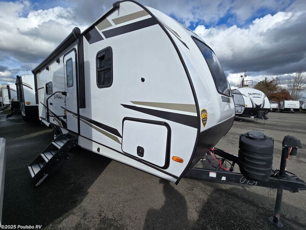 New 2024 CrossRoads Sunset Trail Super Lite SS222RB available in Kent, Washington