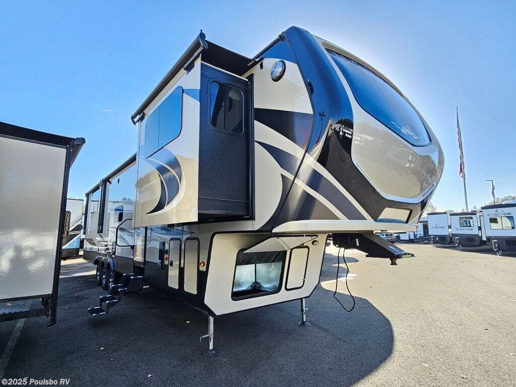 Used 2018 Keystone Montana High Country 380TH available in Sumner, Washington