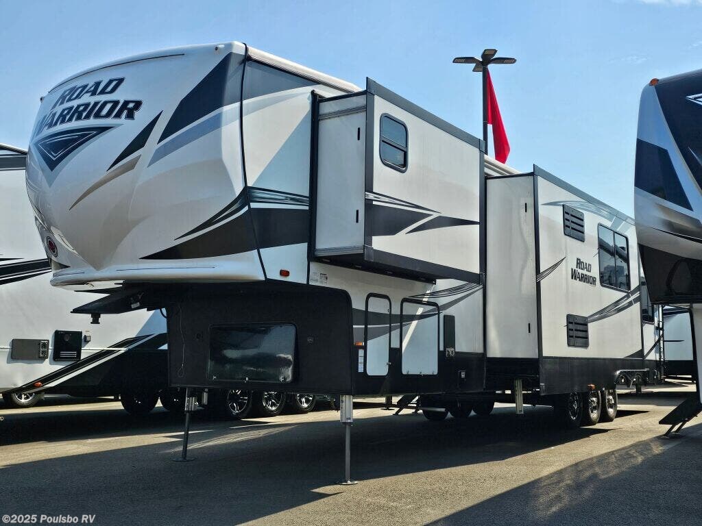Used 2019 Heartland Road Warrior RW 430 available in Sumner, Washington