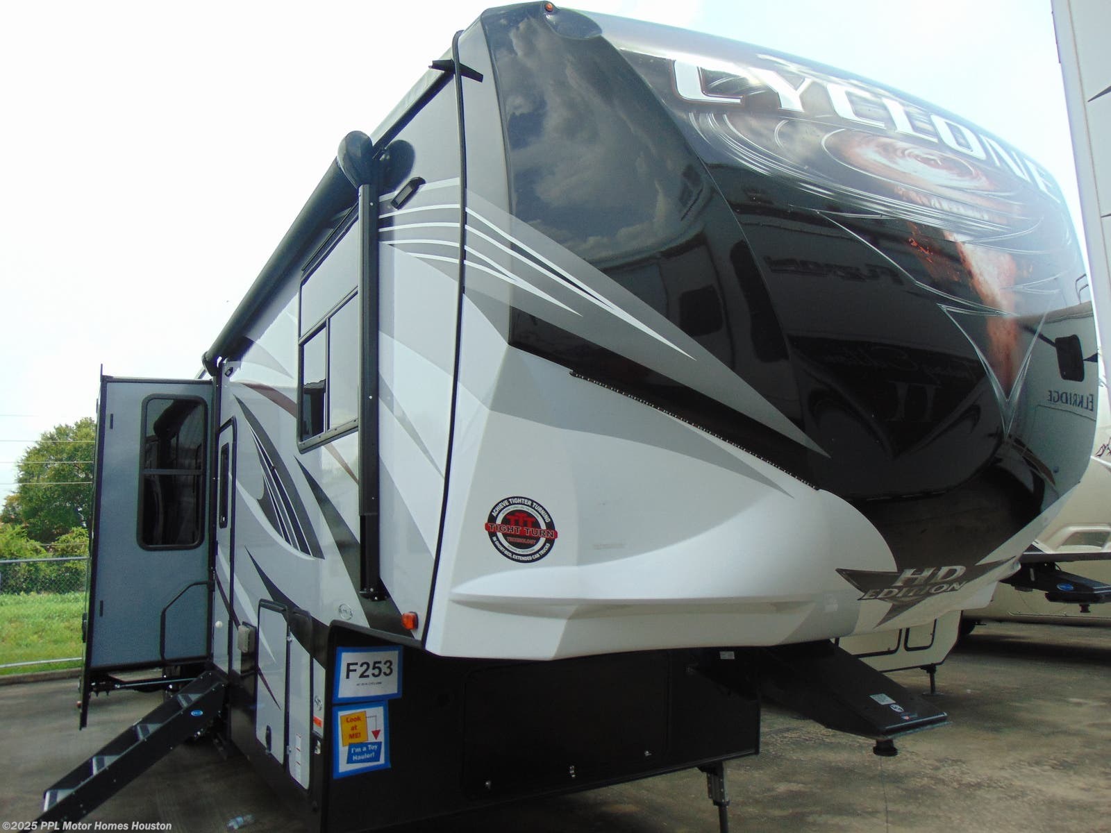 Used Rv Houston >> 2018 Heartland Rv Cyclone M 4005 For Sale In Houston Tx 77074 F253 Used Rv Houston >> 2018 Heartland Rv Cyclone M 4005 For Sale In Houston Tx 77074 F253