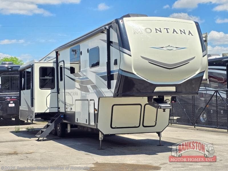 Used 2021 Keystone Montana 3230CK available in Huntsville, Alabama