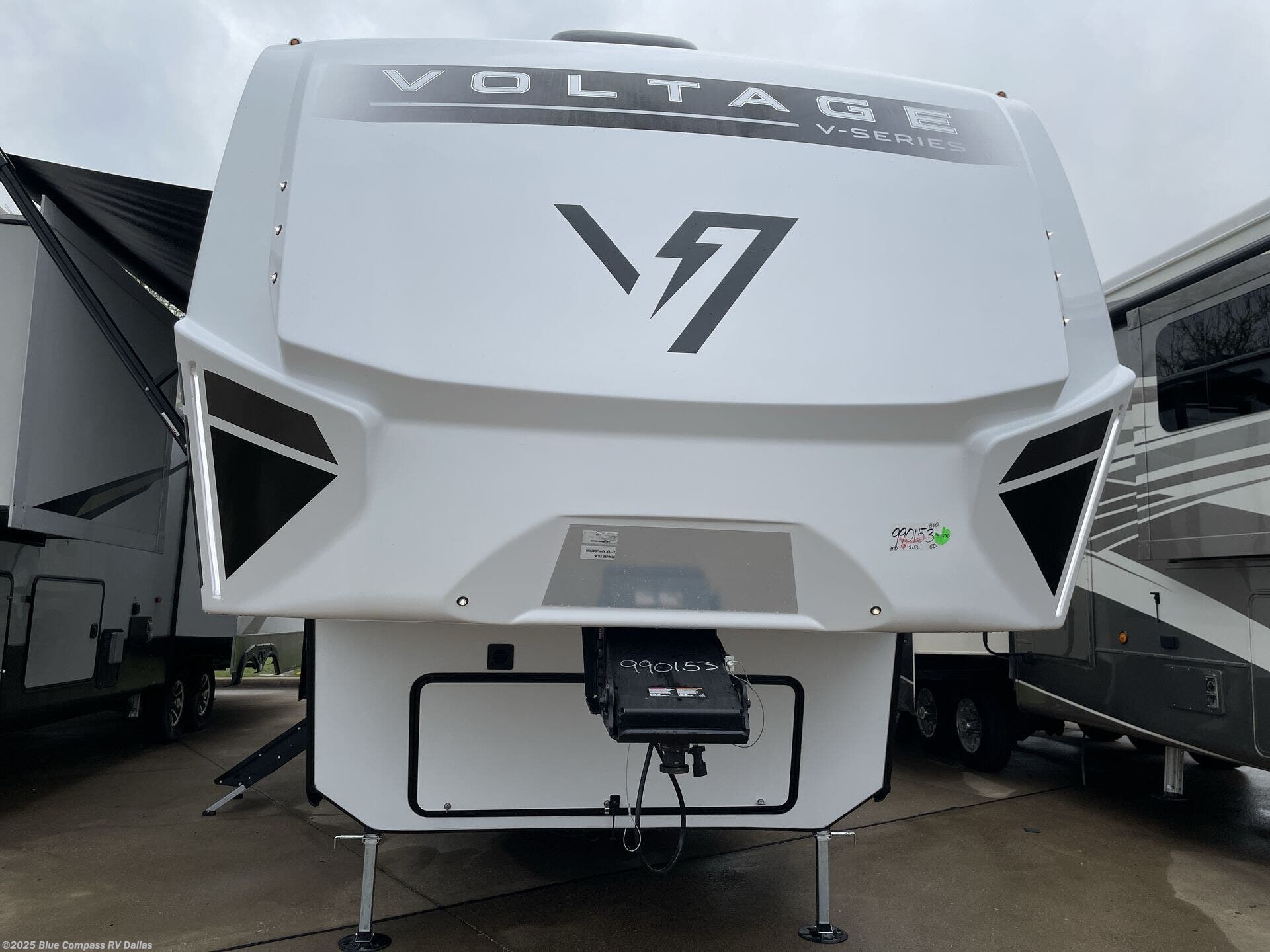 New 2025 Dutchmen Voltage V-Series 3600 available in Mesquite, Texas