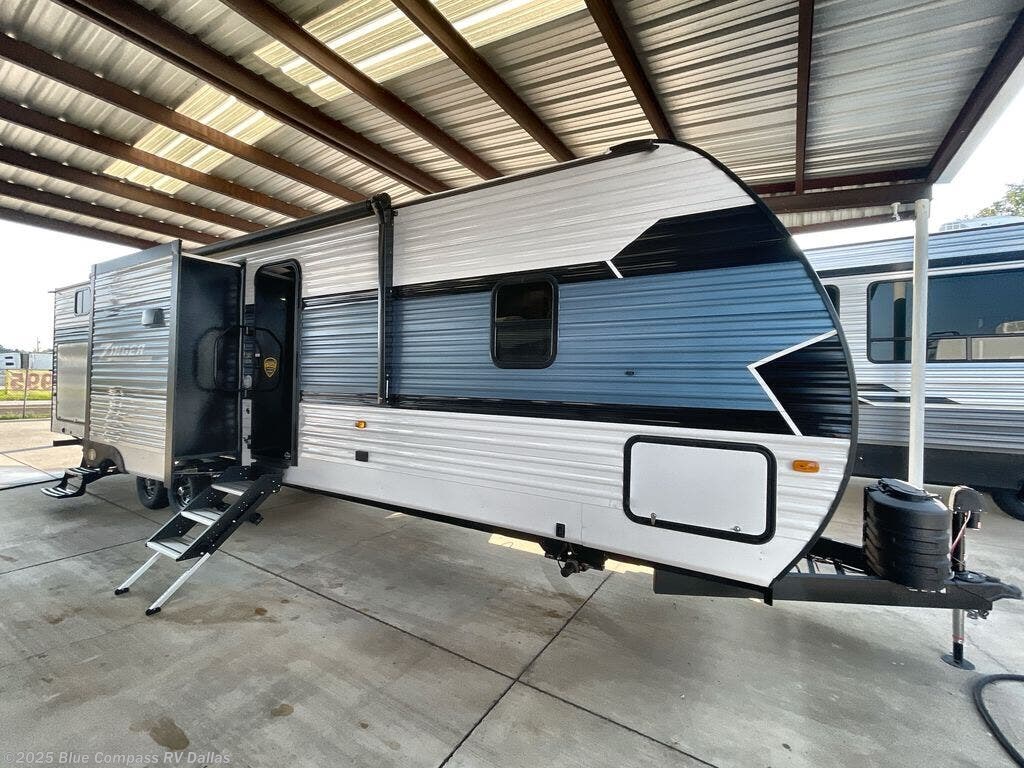 New 2025 CrossRoads Zinger 331BH available in Mesquite, Texas