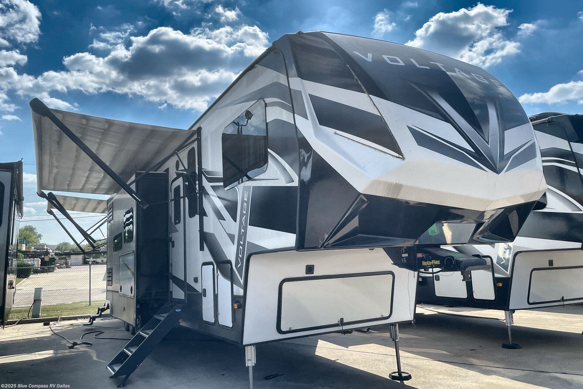 Used 2021 Dutchmen Voltage 4175 available in Mesquite, Texas