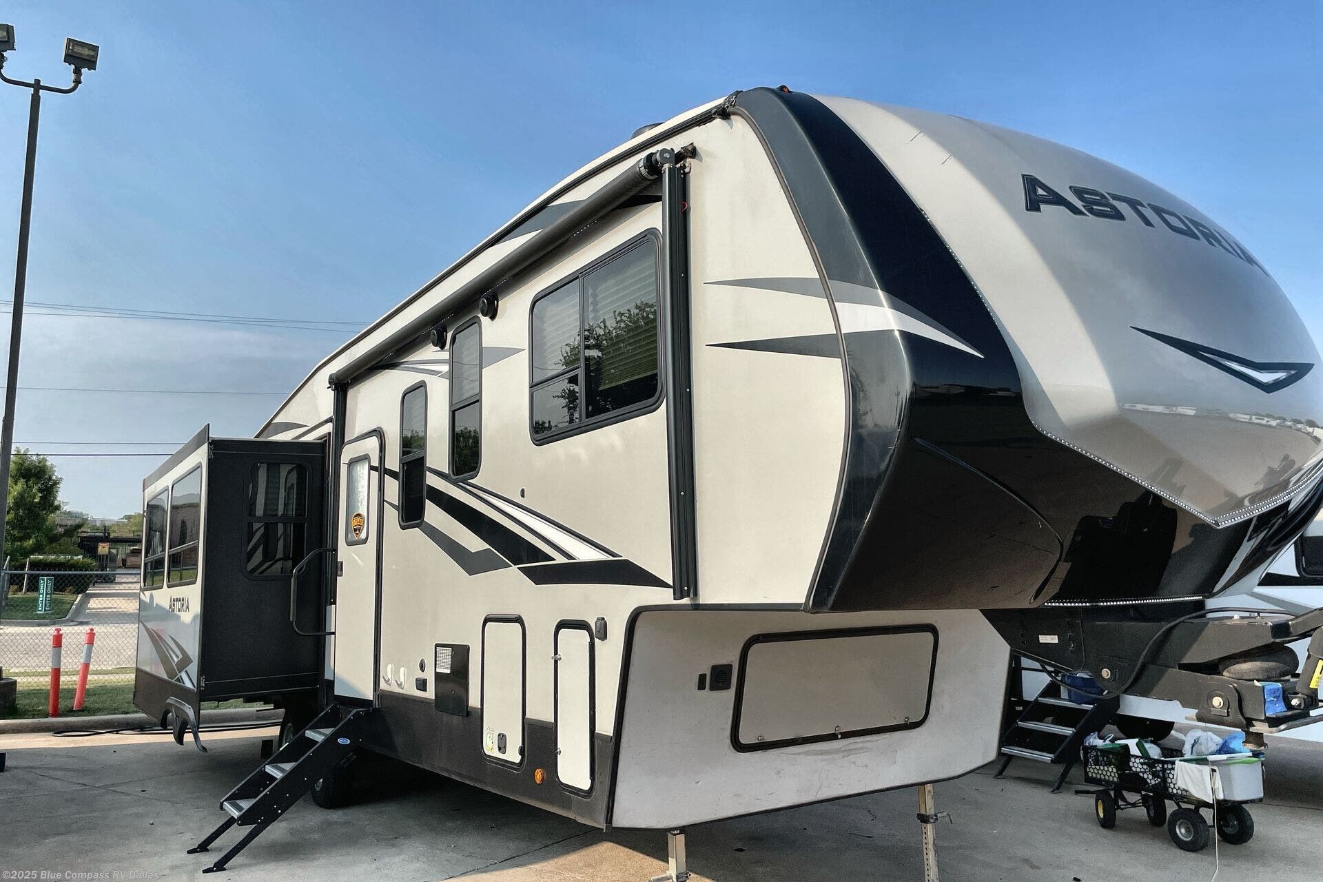 Used 2019 Dutchmen Astoria 3273MBF available in Mesquite, Texas