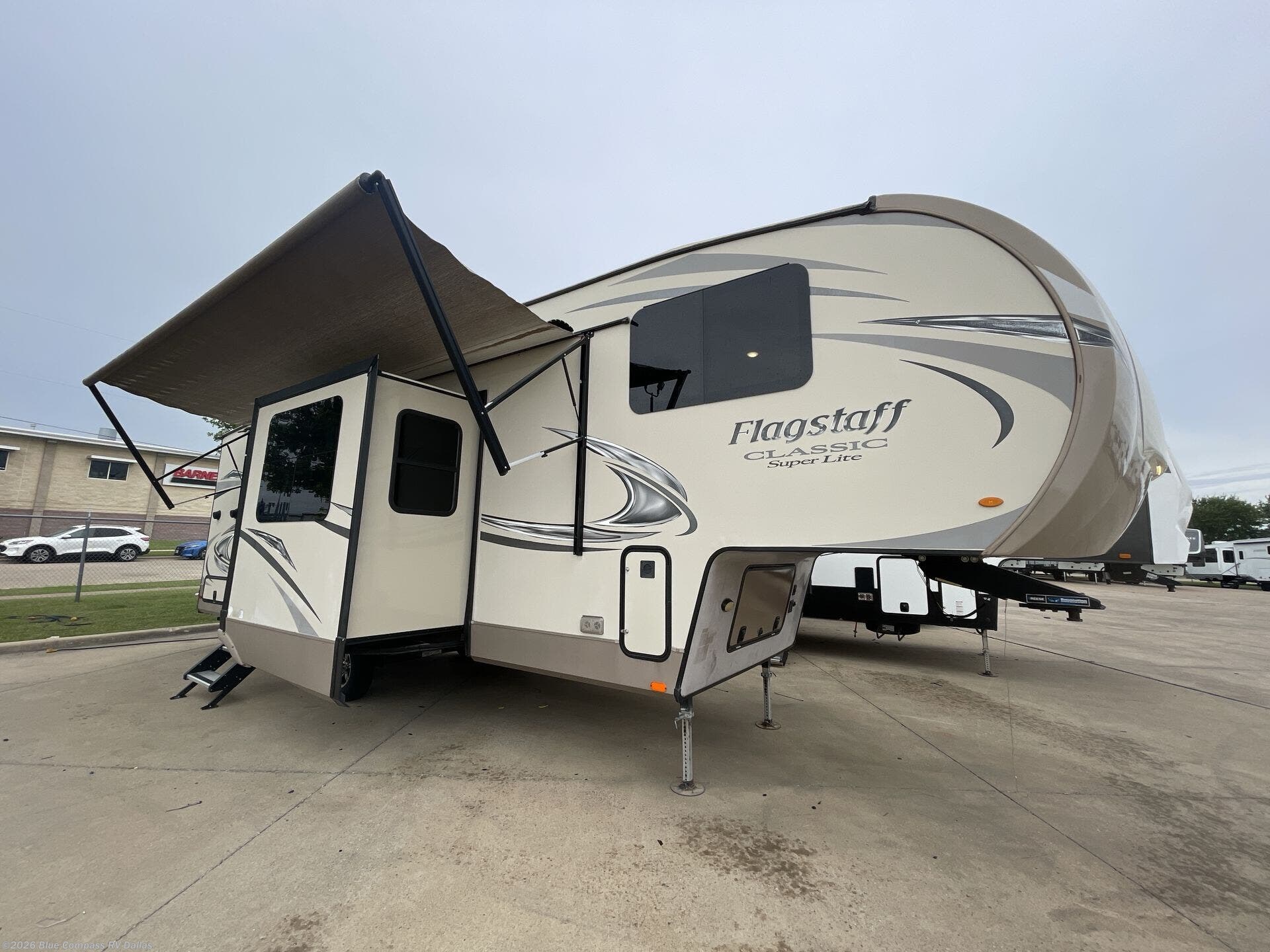 Used 2019 Forest River Flagstaff Classic Super Lite 8529FLS available in Mesquite, Texas