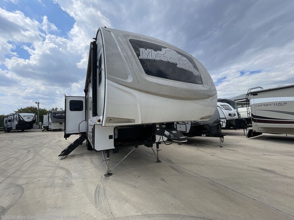 Used 2022 Highland Ridge Mesa Ridge 264RLS available in San Antonio, Texas