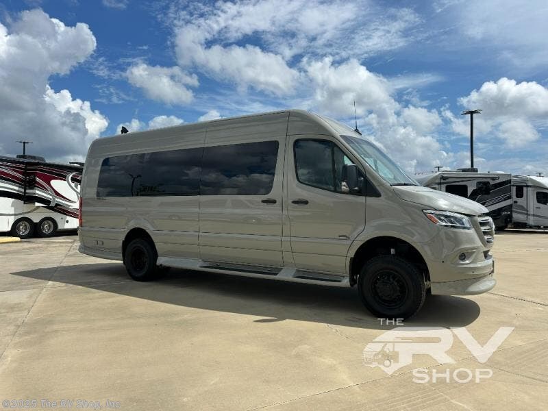 New 2026 Midwest  Daycruiser D6 available in Baton Rouge, Louisiana