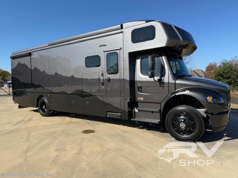 Used 2023 Dynamax Corp DX3 34KD available in Baton Rouge, Louisiana