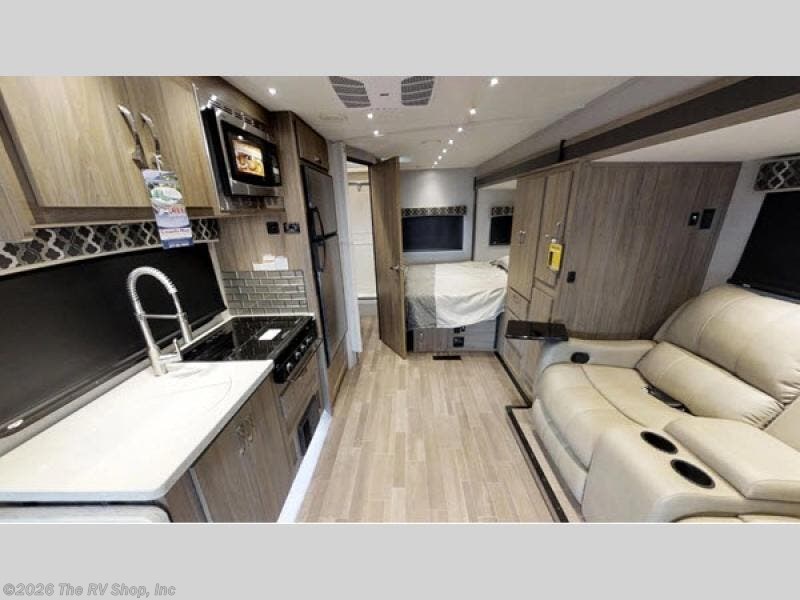 Used 2019  Dynamax Corp  isata 3 24FW by Dynamax Corp from The RV Shop, Inc in Baton Rouge, LA