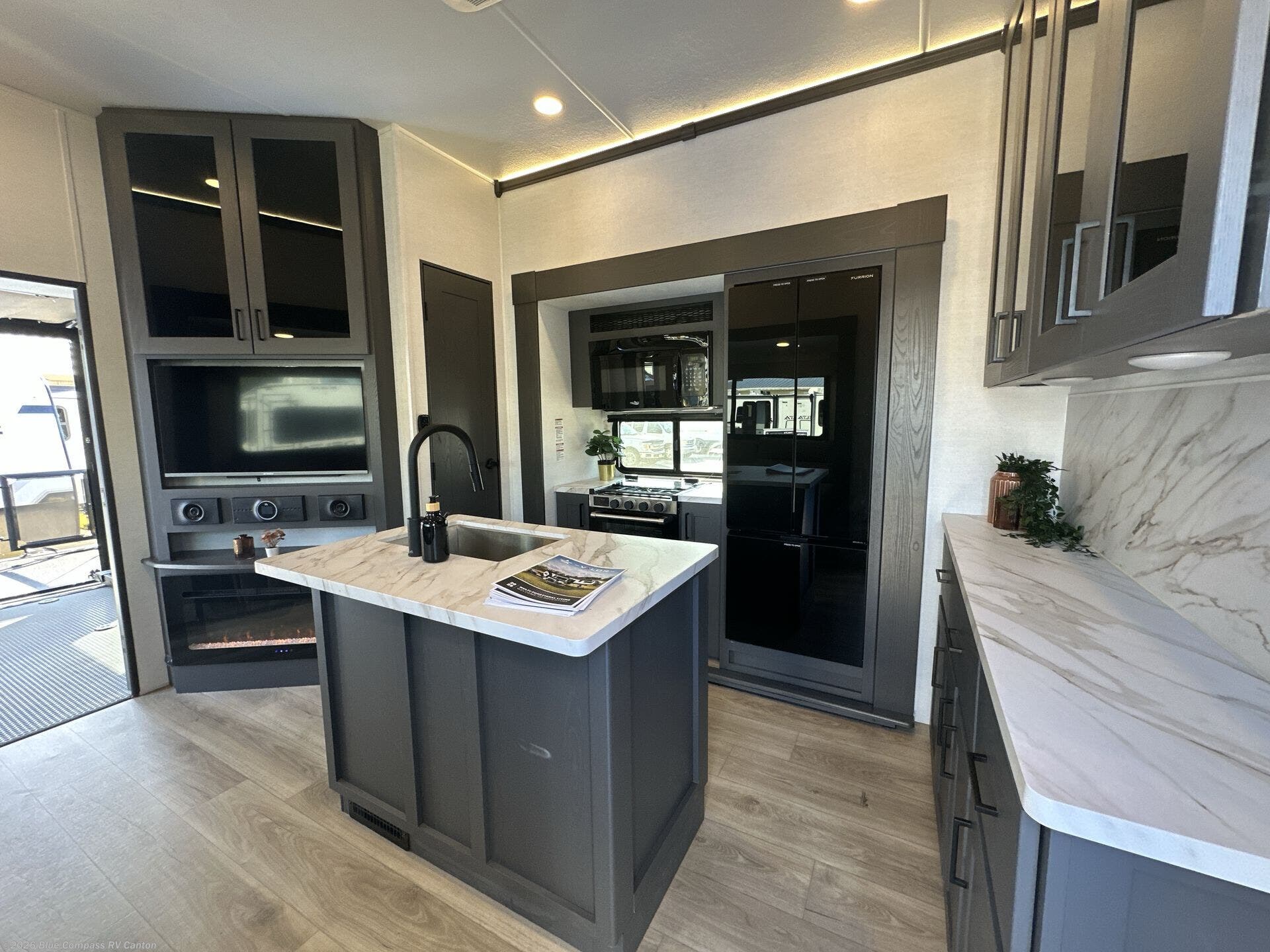 New 2027 Alliance RV Valor All-Access 32A10 available in Wills Point, Texas