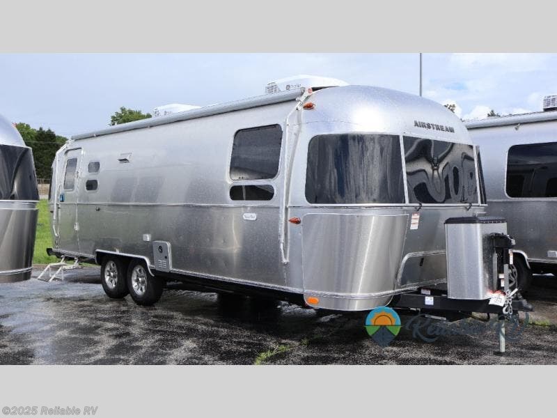 New 2025 Airstream Flying Cloud 27FB available in Springfield, Missouri