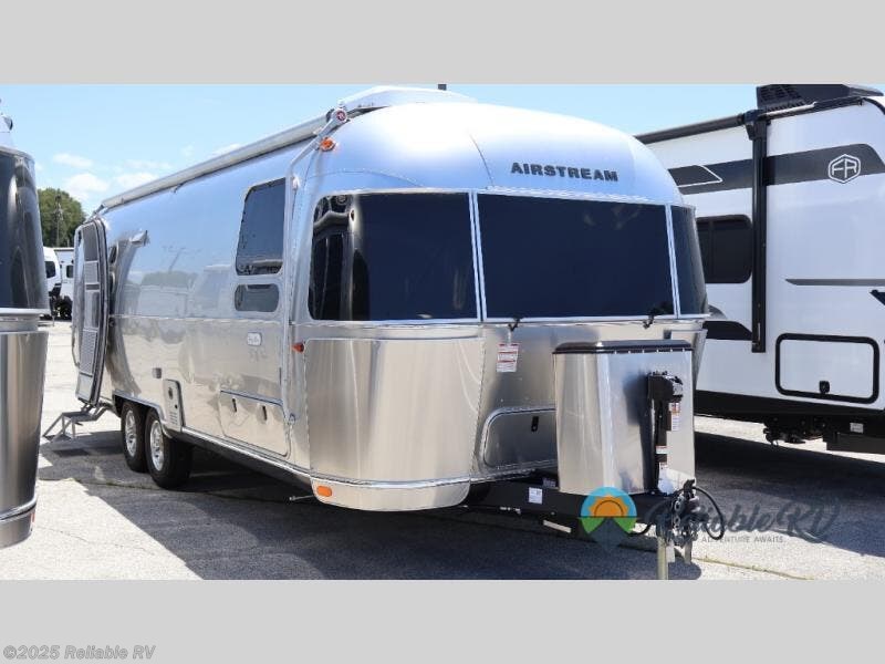 New 2025 Airstream Flying Cloud 27FB available in Springfield, Missouri