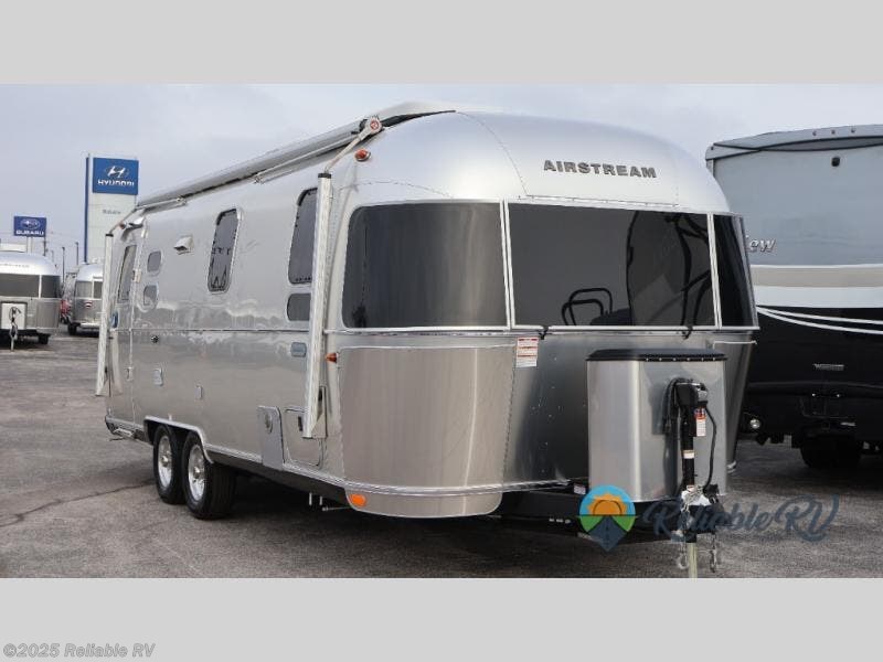New 2026 Airstream Globetrotter 25FB available in Springfield, Missouri