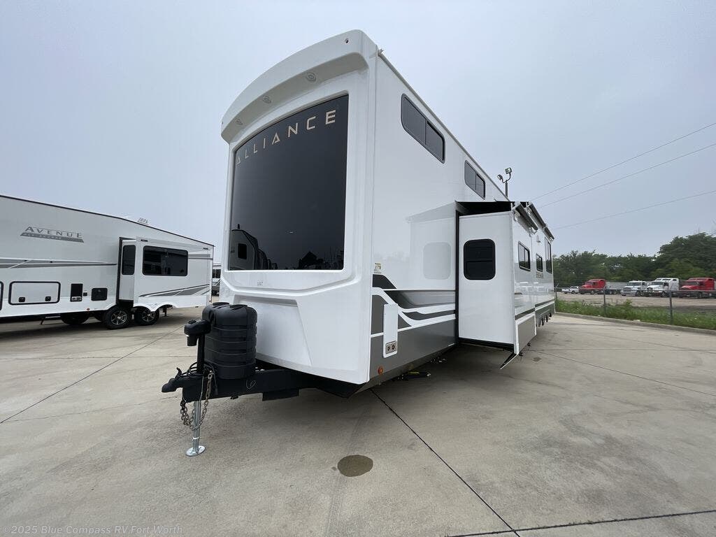 New 2025 Alliance RV Benchmark 44LFT available in Fort Worth, Texas