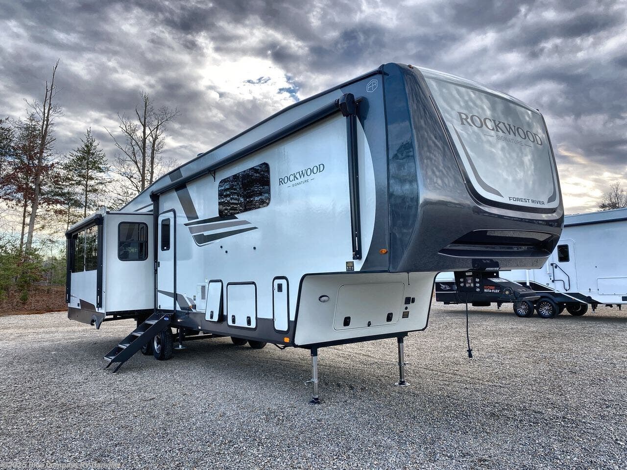 New 2025 Forest River Rockwood Signature 401SB available in Ringgold, Virginia