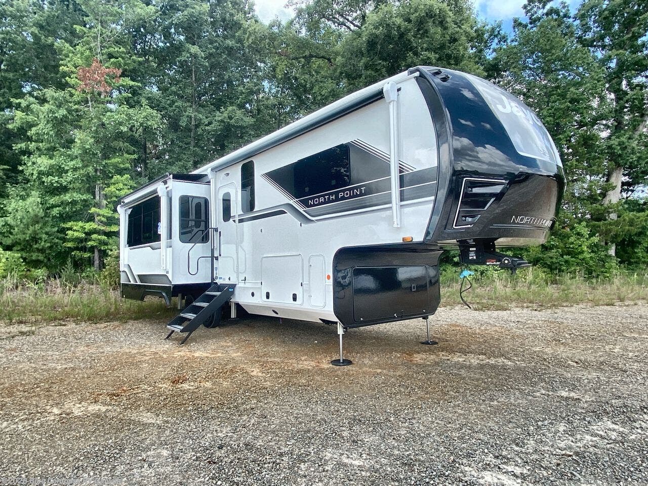 New 2027 Jayco North Point 310RLTS available in Ringgold, Virginia