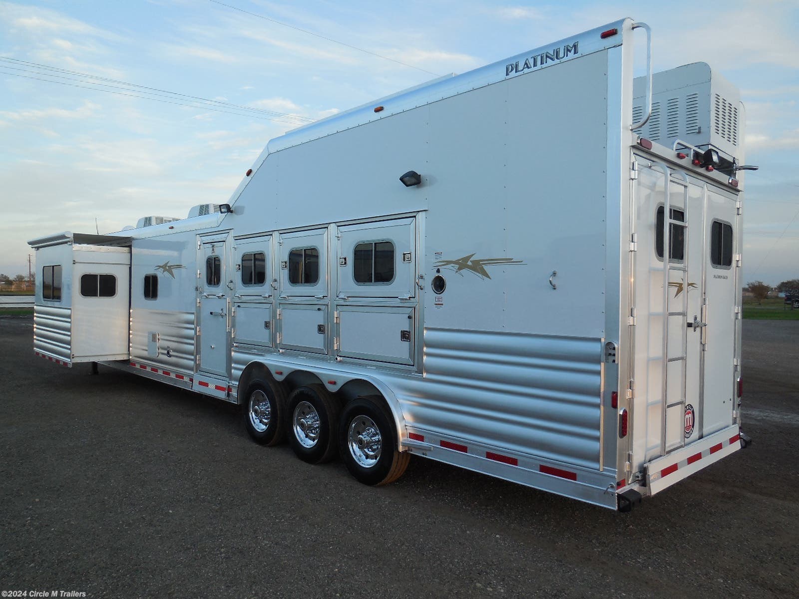 Horse Trailer - 2019 Platinum Coach Outlaw 4H SIDE LOAD/Toy Hauler ...