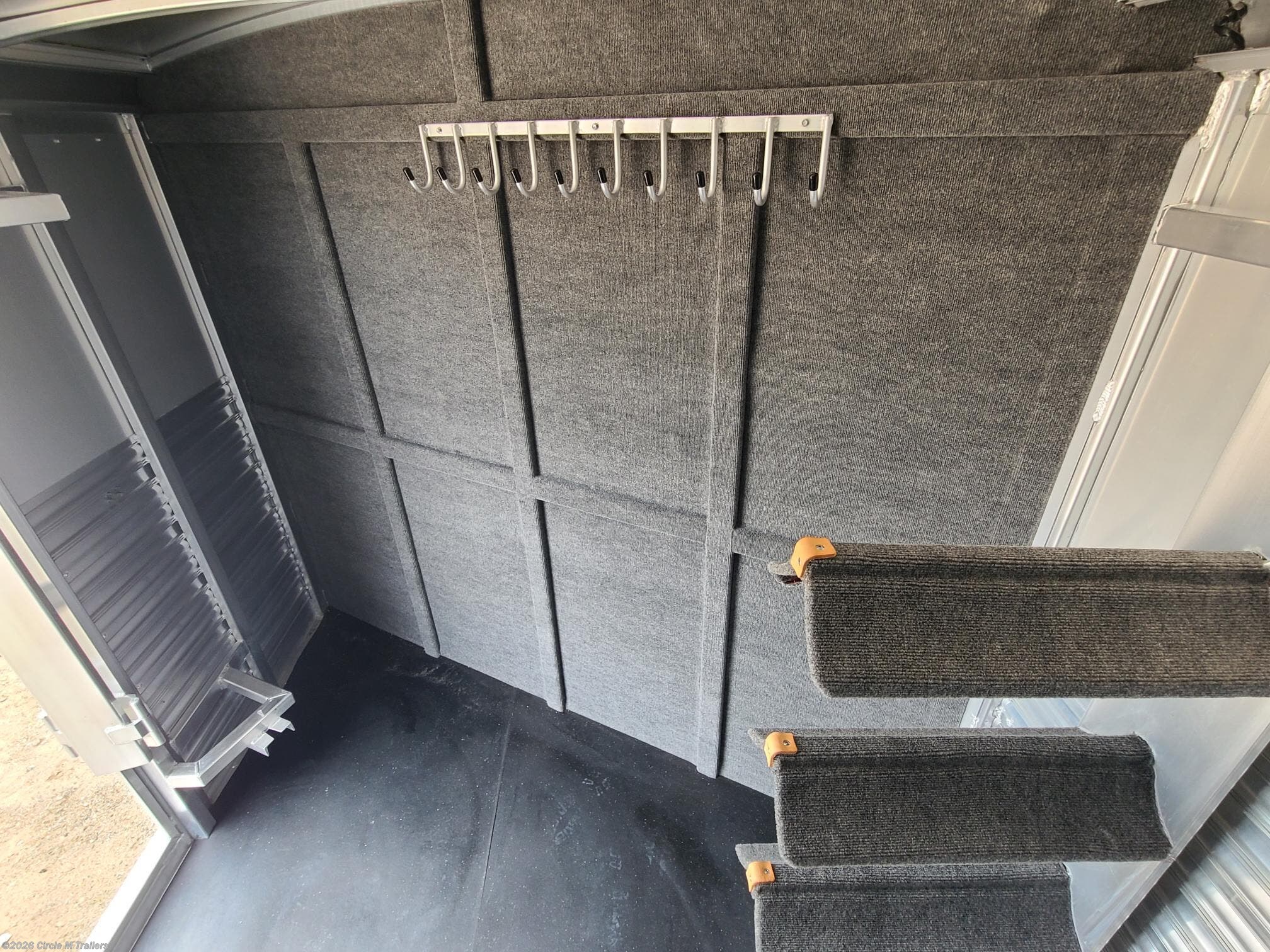 7x25 Horse Trailer for sale | New Platinum Coach 25' Stock Combo 7'6 ...