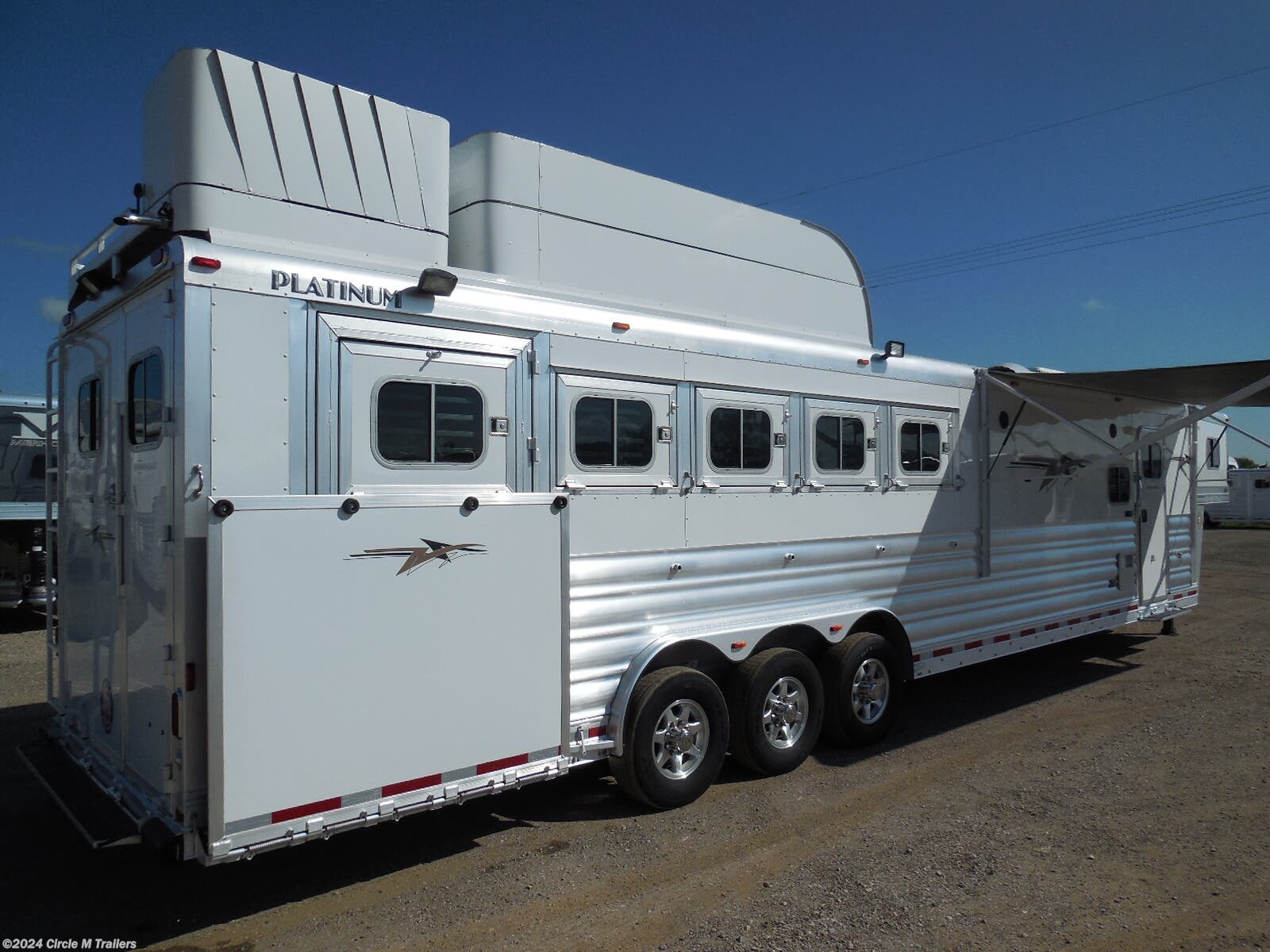 Horse Trailer - 2021 Platinum Coach Outlaw 5 Horse 14'7