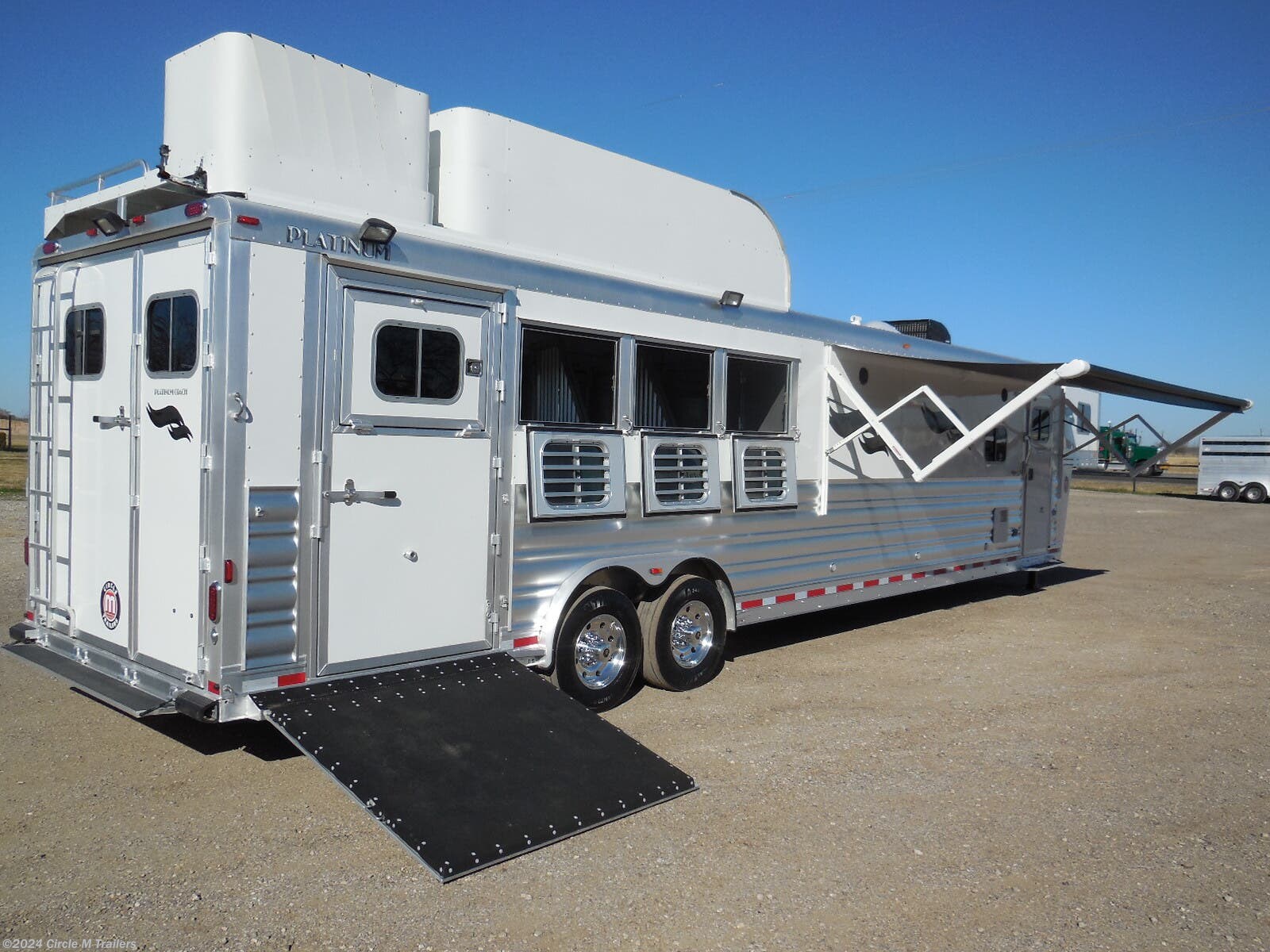 8x35 Horse Trailer for sale | New Platinum Coach Outlaw 4H 15' 8 SW ...