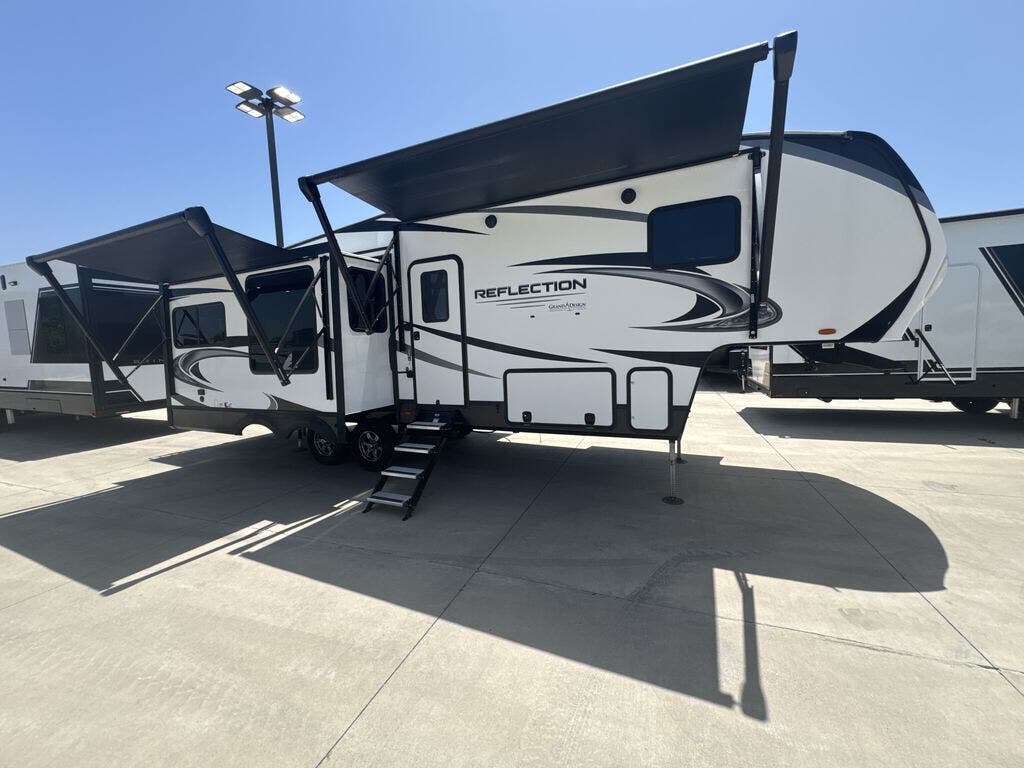 Used 2022 Grand Design Reflection 303RLS available in Strafford, Missouri