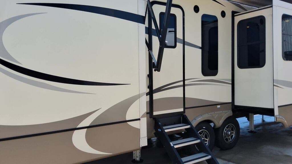 Used 2018 Keystone Montana 3820FK available in Strafford, Missouri