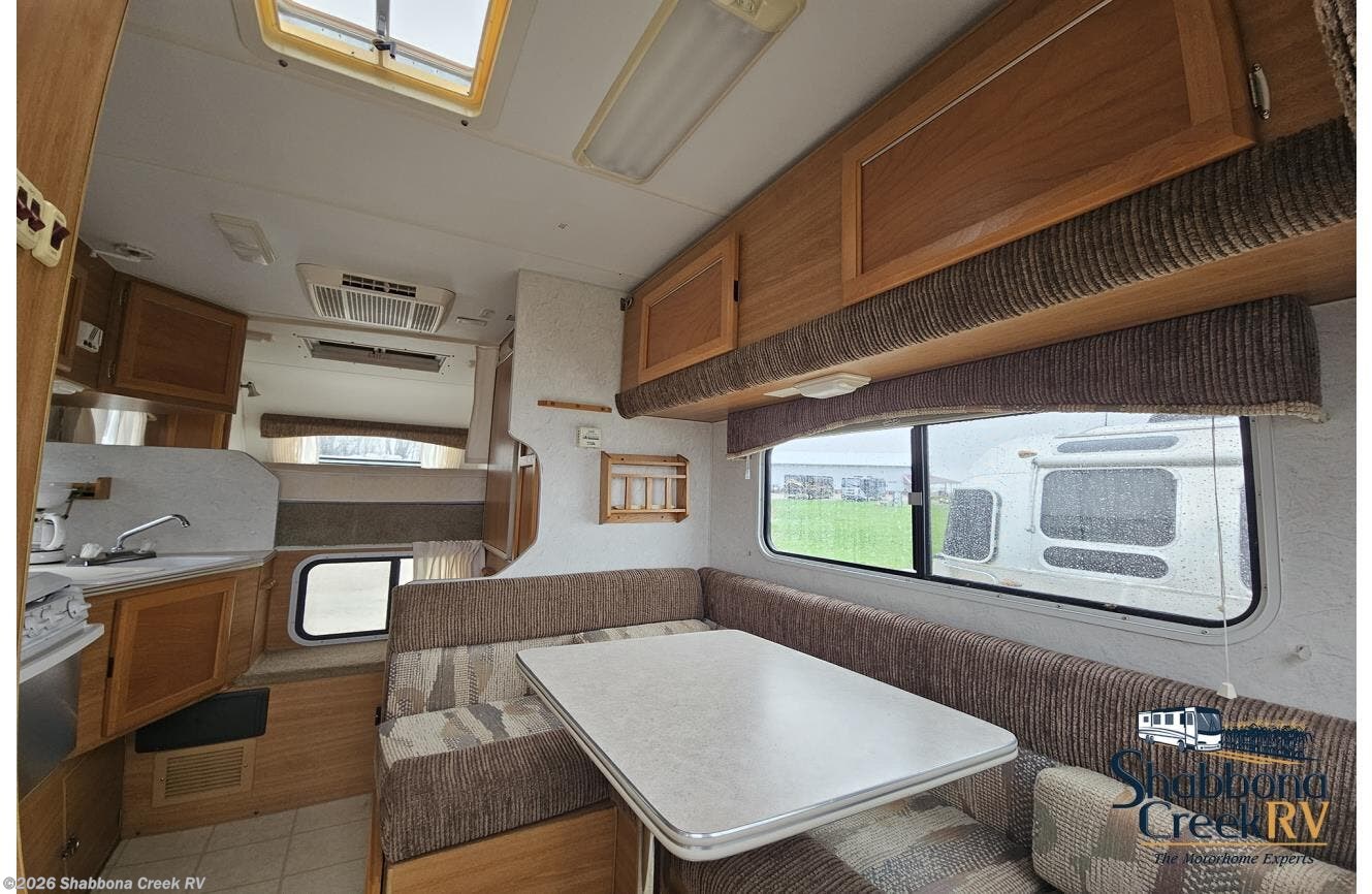 Used 2005 Lance  915 available in Atkinson, Illinois