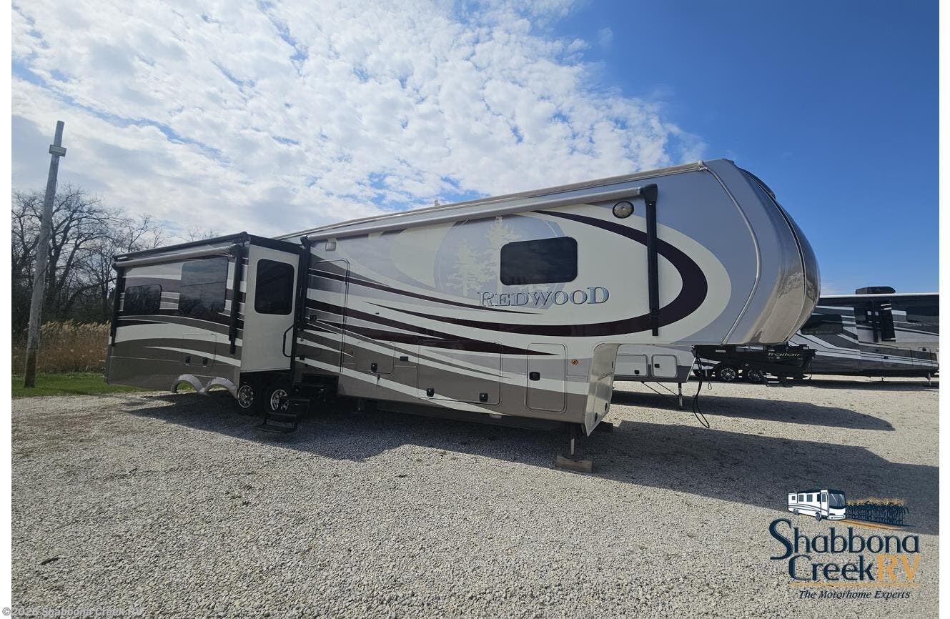 Used 2015   Redwood 36FB available in Atkinson, Illinois