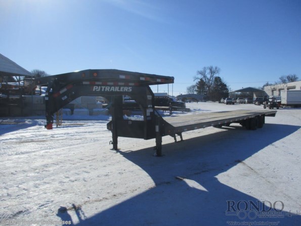 2023 PJ Trailers Gooseneck LD  LDQ44A2BSSK-DON1-JA01 available in Sycamore, IL