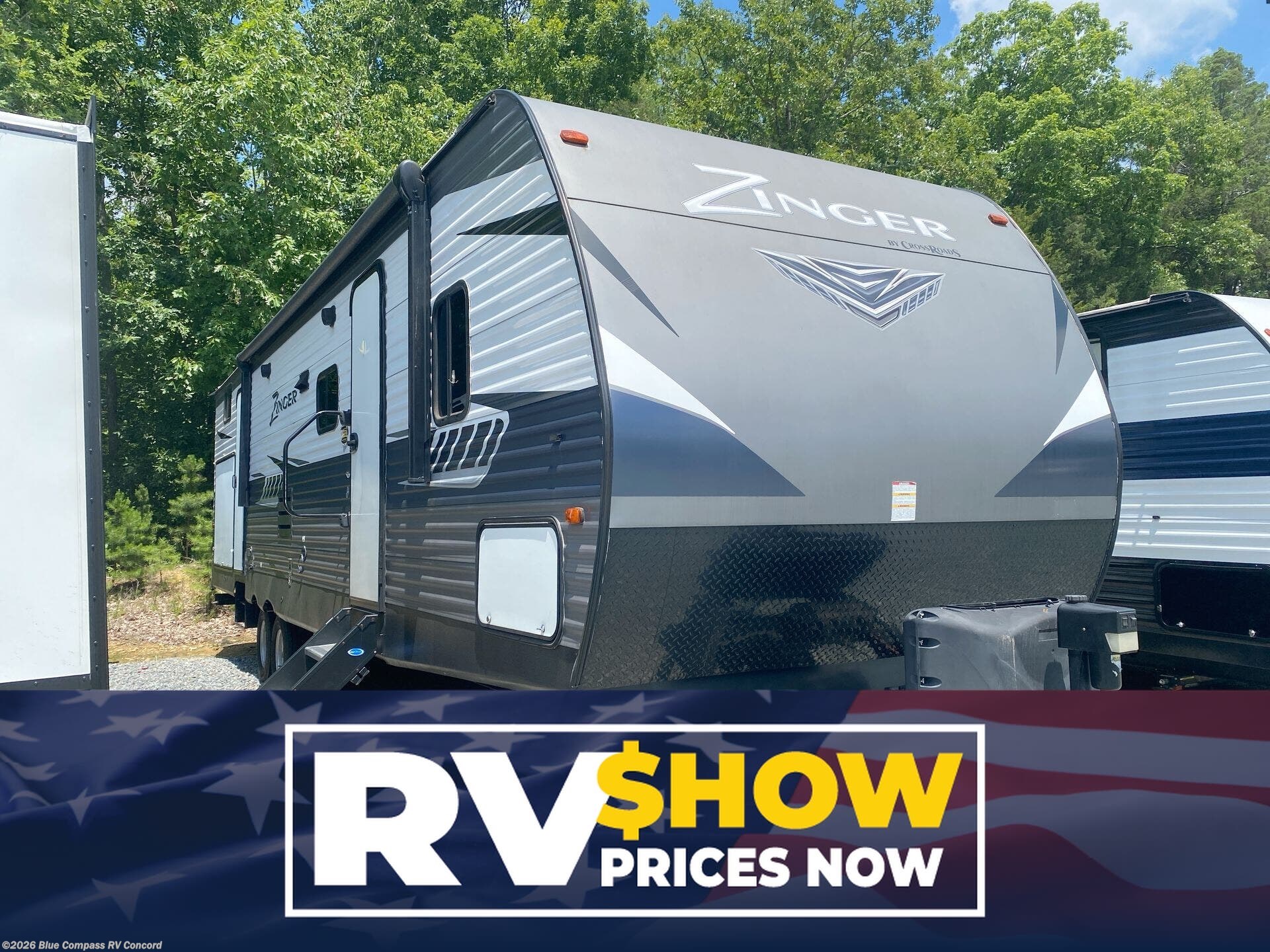 Used 2019  CrossRoads Zinger 328SB by CrossRoads from Blue Compass RV Concord in Concord, NC