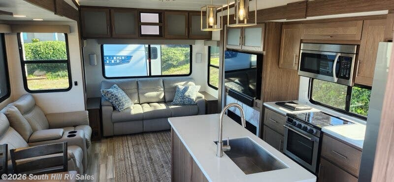 Used 2024 Alliance RV Avenue 32RLS available in Puyallup, Washington