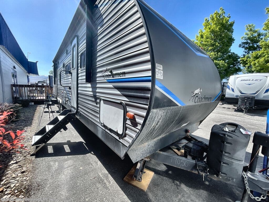 Used 2022 Coachmen Catalina Legacy 323BHDSCK available in Reno, Nevada