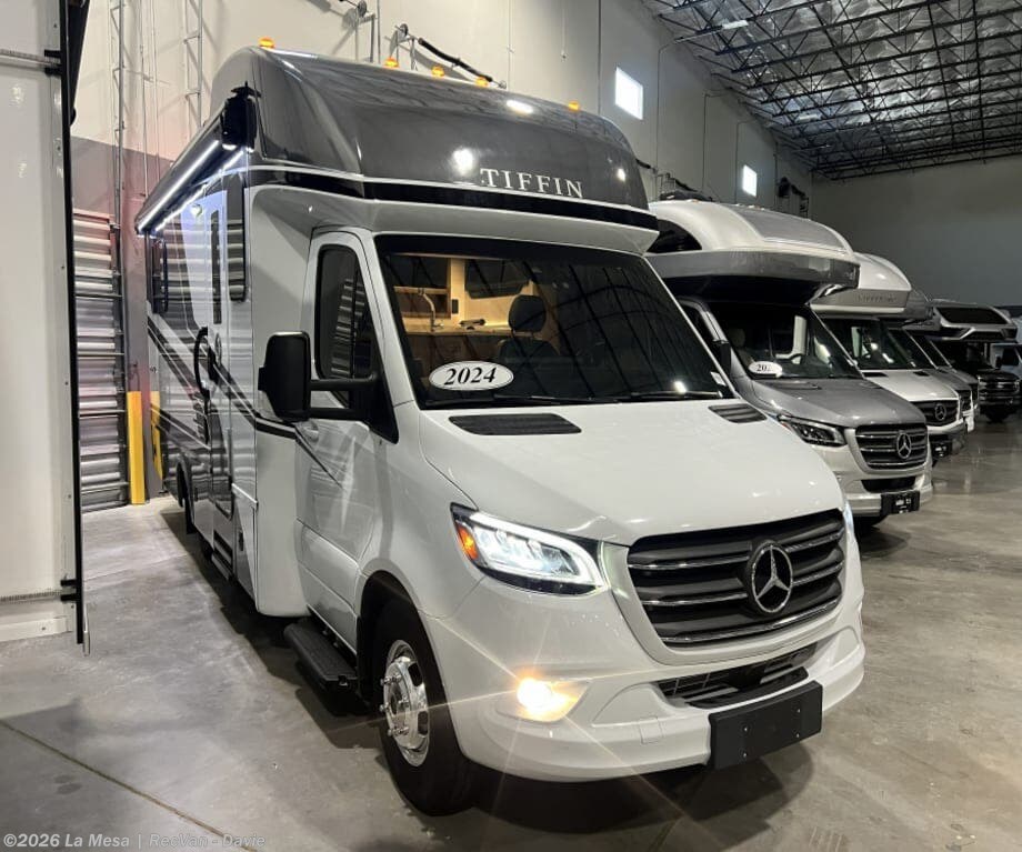 Used 2024 Tiffin Wayfarer MHC M-25RLW available in Davie, Florida