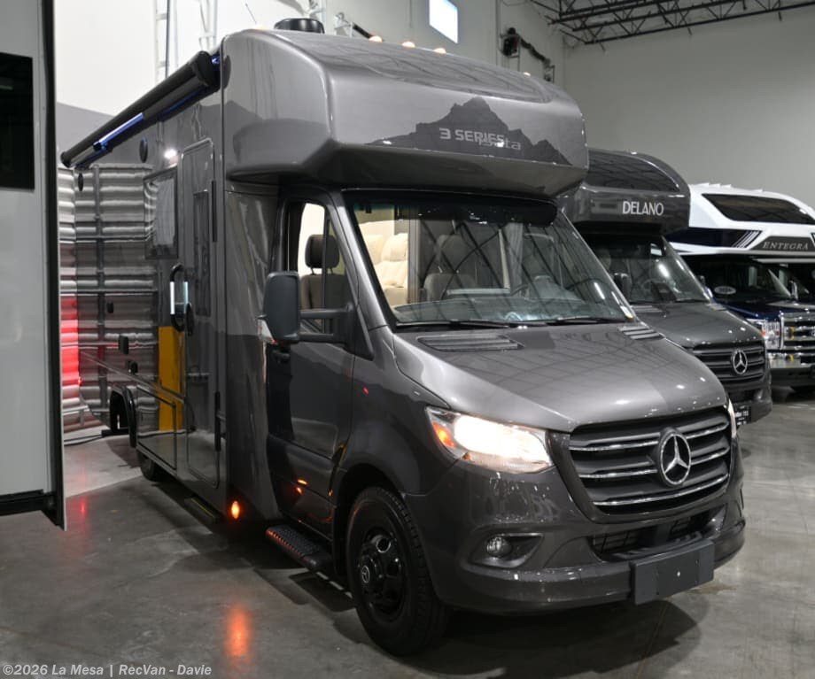 Used 2025 Dynamax Corp  ISTATA 3 24FWSF available in Davie, Florida