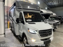 Used 2024 Tiffin Wayfarer 25RLW available in Davie, Florida