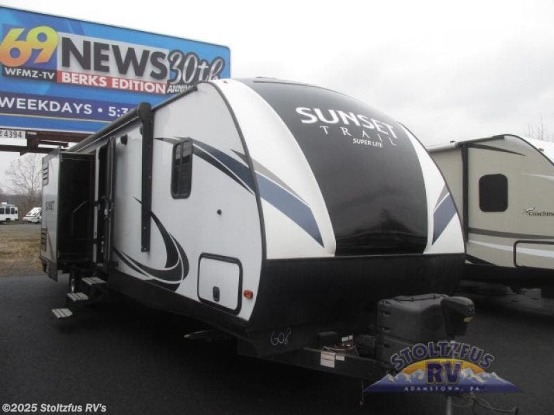 Used 2019 CrossRoads Sunset Trail Super Lite SS331BH available in Adamstown, Pennsylvania